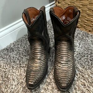 Women’s Dan Post brand boots